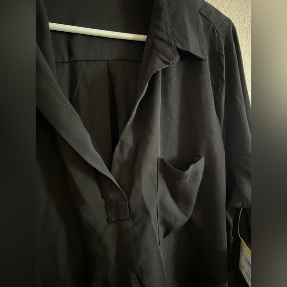 Black 3/4 sleeve. V neck shirt. One pocket brand new - Picture 2 of 3